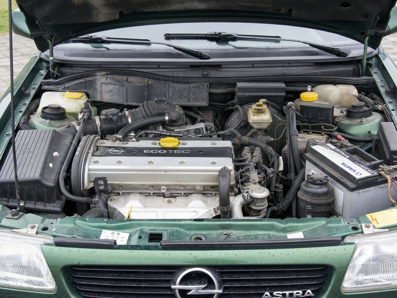 Opel Astra F CC 1.8i motor